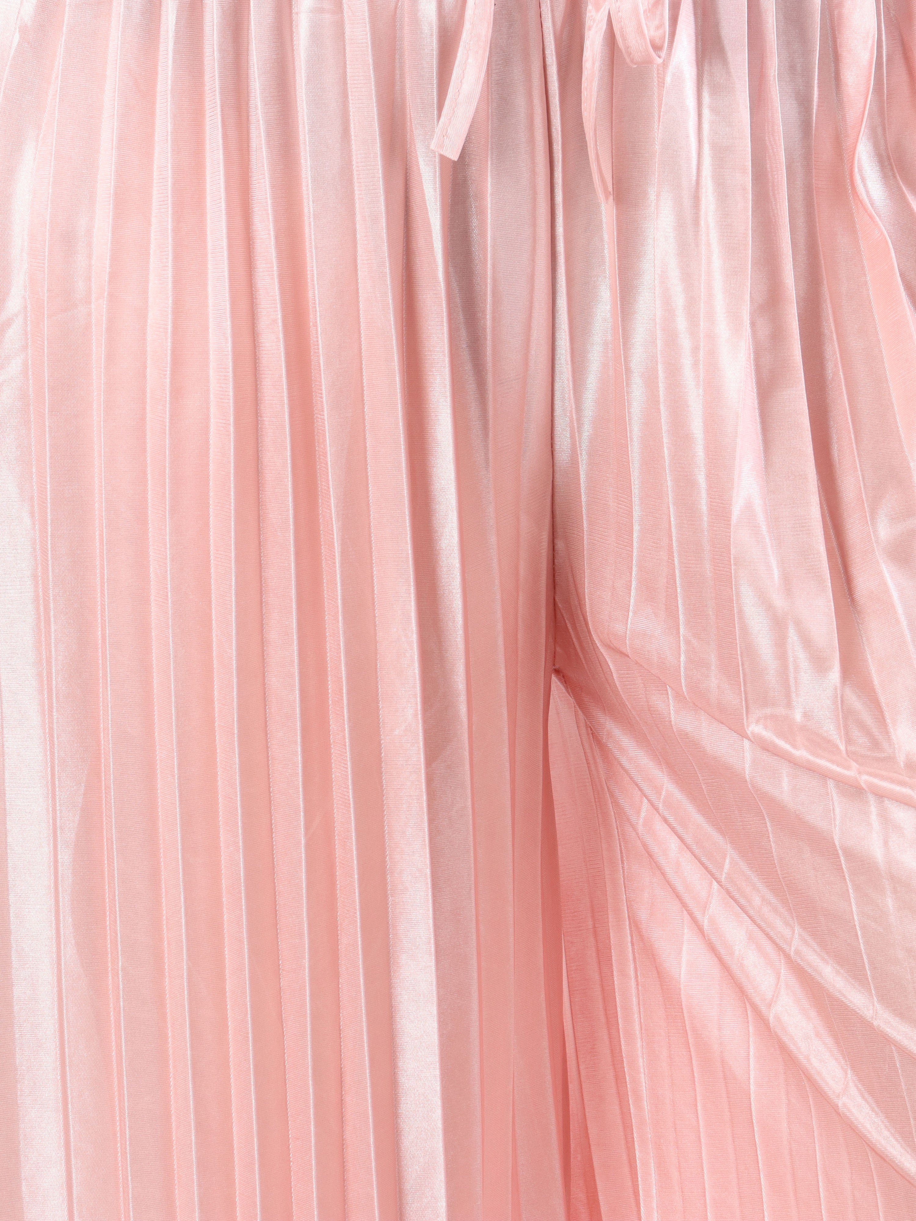 Callie - Enkla plisserade byxor i glänsande tyg